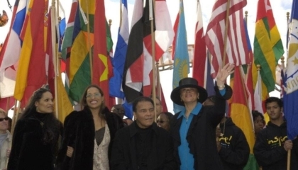 Photo of Muhammad Ali, Lonnie and two daughters with flags behind them